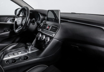 Подержанный автомобиль Genesis G70 2019 года (9 фото)