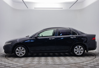 Подержанный автомобиль Honda Accord Sedan 2005 года (8 фото)