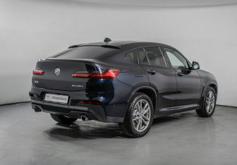 Подержанный автомобиль BMW X4 2018 года (5 фото)