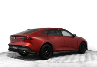 Подержанный автомобиль Changan UNI-V 2023 года (5 фото)