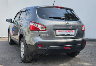 Подержанный автомобиль Nissan Qashqai 2011 года (7 фото)