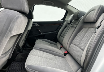 Подержанный автомобиль Peugeot 407 Sedan 2006 года (11 фото)