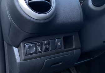 Подержанный автомобиль Nissan Note 2010 года (18 фото)