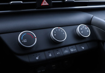 Подержанный автомобиль Hyundai Elantra Sedan 2022 года (20 фото)