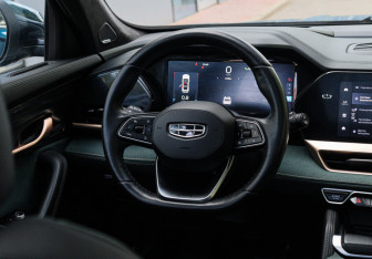 Подержанный автомобиль Geely Monjaro 2024 года (14 фото)