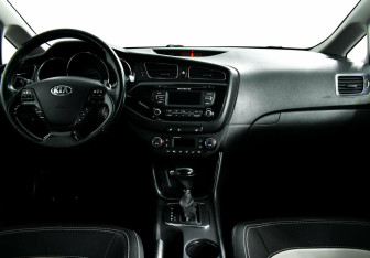 Подержанный автомобиль Kia Ceed Hatchback 2013 года (7 фото)