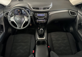 Подержанный автомобиль Nissan X-Trail 2017 года (9 фото)
