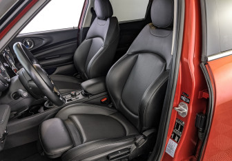 Подержанный автомобиль MINI Clubman Wagon 2020 года (20 фото)