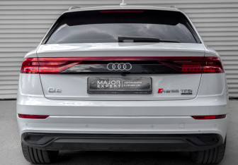Подержанный автомобиль Audi Q8 2019 года (6 фото)