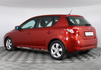 Подержанный автомобиль Kia Ceed Hatchback 2011 года (4 фото)