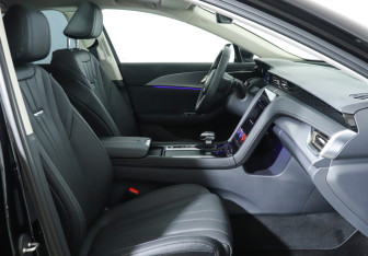 Подержанный автомобиль Hongqi H5 2024 года (16 фото)