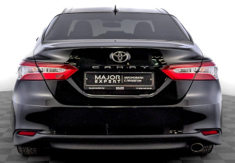Подержанный автомобиль Toyota Camry Sedan 2019 года (6 фото)
