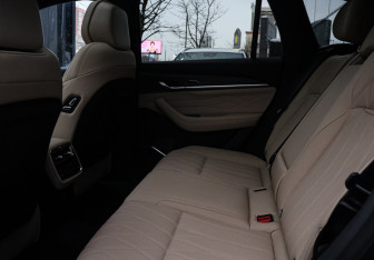 Подержанный автомобиль Geely Monjaro 2025 года (10 фото)