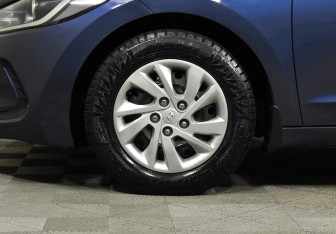Подержанный автомобиль Hyundai Elantra Sedan 2018 года (8 фото)