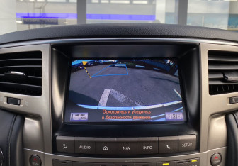 Подержанный автомобиль Lexus LX 2015 года (28 фото)