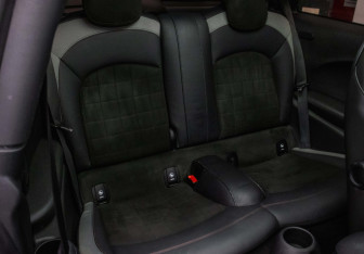 Подержанный автомобиль MINI Hatch 2020 года (11 фото)