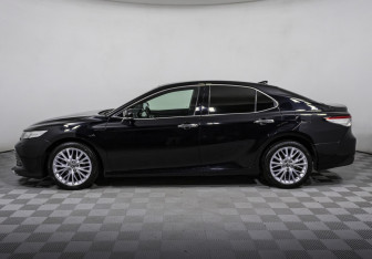 Подержанный автомобиль Toyota Camry Sedan 2019 года (8 фото)