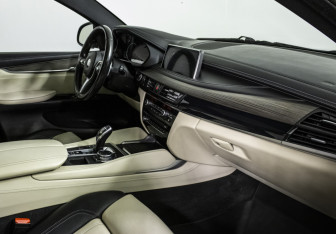 Подержанный автомобиль BMW X6 2015 года (9 фото)