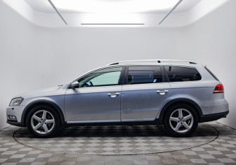 Подержанный автомобиль Volkswagen Passat Wagon 2013 года (2 фото)