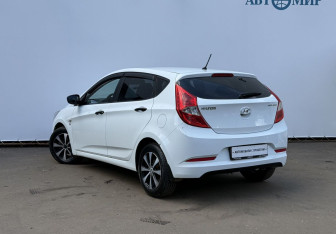 Подержанный автомобиль Hyundai Solaris Hatchback 2015 года (7 фото)