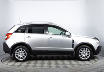 Подержанный автомобиль Opel Antara 2010 года (4 фото)