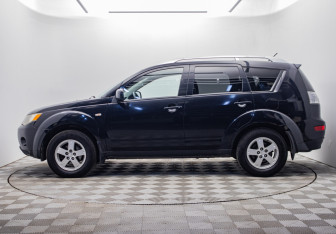 Подержанный автомобиль Mitsubishi Outlander 2008 года (2 фото)