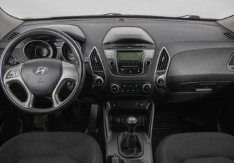 Подержанный автомобиль Hyundai ix35 2011 года (13 фото)