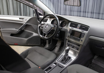 Подержанный автомобиль Volkswagen Golf Hatchback 2016 года (11 фото)