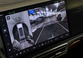 Подержанный автомобиль LiXiang L7 2023 года (18 фото)