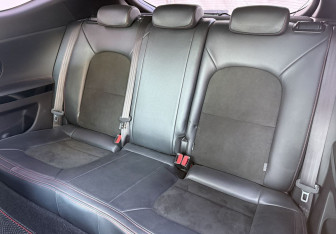 Подержанный автомобиль Kia Ceed GT 2015 года (11 фото)