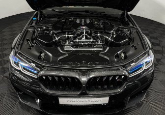 Подержанный автомобиль BMW M5 Sedan 2019 года (10 фото)