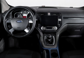 Подержанный автомобиль Ford Kuga 2008 года (12 фото)