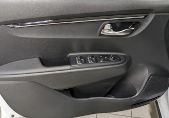 Подержанный автомобиль Kia Rio Hatchback 2020 года (11 фото)