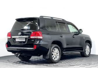 Подержанный автомобиль Toyota Land Cruiser Suv 2009 года (5 фото)