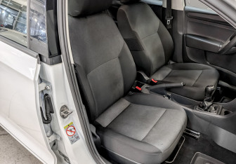 Подержанный автомобиль Skoda Rapid Liftback 2019 года (23 фото)