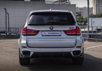 Подержанный автомобиль BMW X5 2015 года (6 фото)