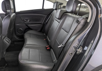 Подержанный автомобиль Renault Fluence 2011 года (18 фото)