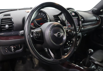 Подержанный автомобиль MINI Clubman Wagon 2016 года (11 фото)