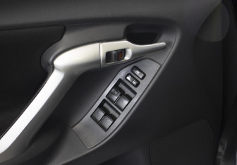 Подержанный автомобиль Toyota Verso 2012 года (15 фото)