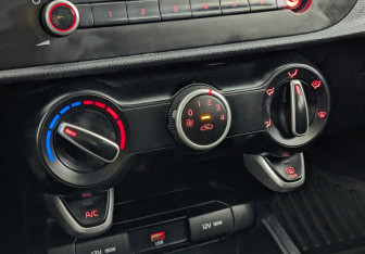 Подержанный автомобиль Kia Rio Hatchback 2021 года (19 фото)