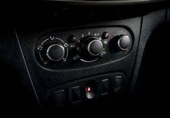 Подержанный автомобиль Renault Sandero 2021 года (26 фото)