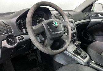 Подержанный автомобиль Skoda Octavia Liftback 2013 года (13 фото)