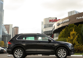 Подержанный автомобиль Volkswagen Tiguan 2019 года (3 фото)