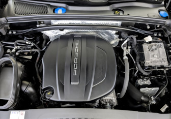 Подержанный автомобиль Porsche Macan 2020 года (9 фото)