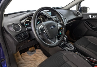 Подержанный автомобиль Ford Fiesta Hatchback 2017 года (15 фото)