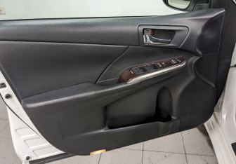 Подержанный автомобиль Toyota Camry Sedan 2015 года (11 фото)