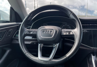 Подержанный автомобиль Audi Q8 2018 года (14 фото)