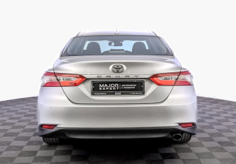 Подержанный автомобиль Toyota Camry Sedan 2019 года (6 фото)