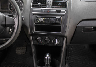 Подержанный автомобиль Volkswagen Polo Hatchback 2011 года (15 фото)