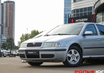 Подержанный автомобиль Skoda Octavia Liftback 2001 года (14 фото)